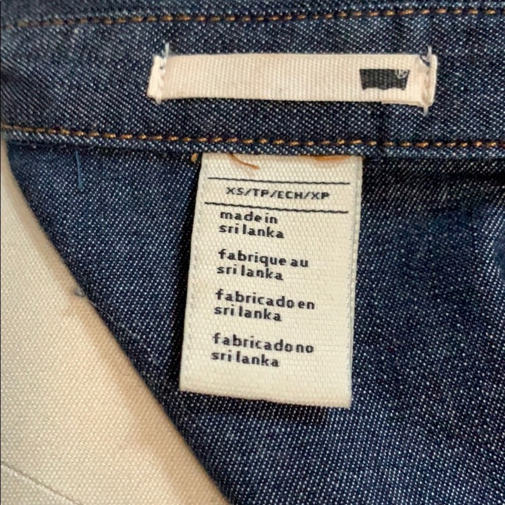 Levi’s Chambray Denim Button Down - image 4